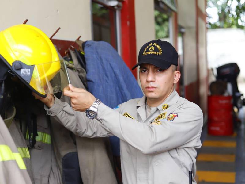 Jimmi destaca que las constantes capacitaciones impulsadas por la nueva comandancia del general Marco Antonio Artica fortalecen la preparación de los bomberos para brindar un mejor servicio a la comunidad hondureña.