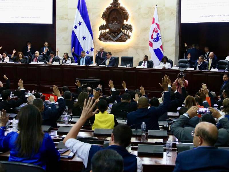 El Congreso Nacional aprobó por unanimidad la Ley Especial para el Combate a Asociaciones Terroristas, Maras y Pandillas, que establece nuevas medidas de seguridad y un régimen penitenciario especial.