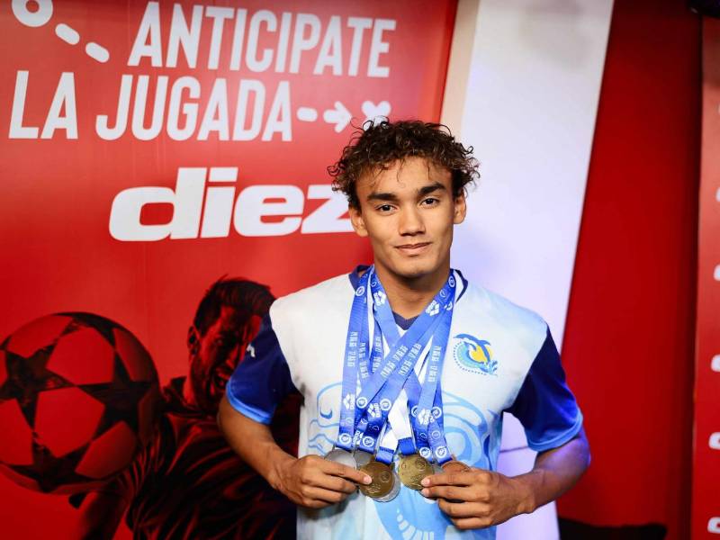 Douglas Romero superó lesión y busca apoyo para disputar el Mundial Juvenil de Natación