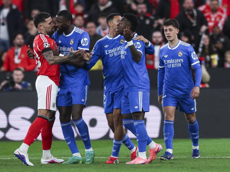 El partido estuvo suspendido por varios minutos tras la denuncia de Vinicius.