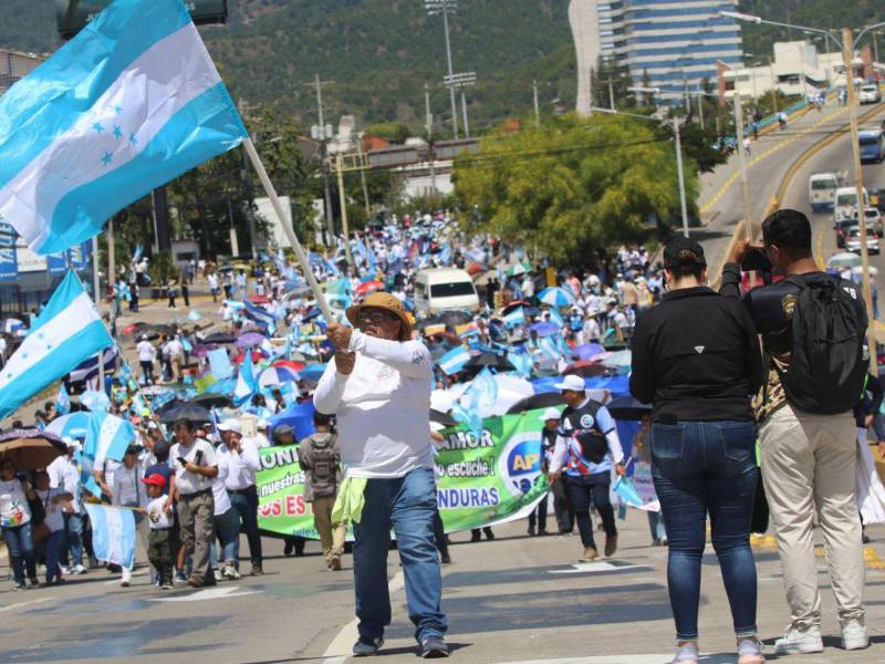 Hondureños unidos por la paz en Tegucigalpa.