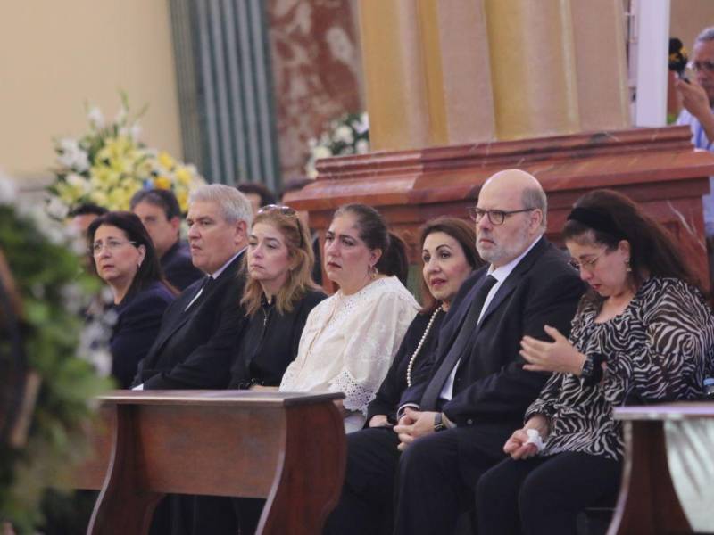 La familia Canahuati asistió a la misa de don Emilio Larach.