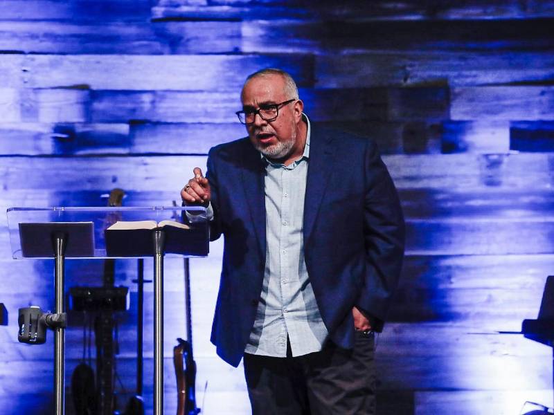 El doctor Óscar Merlo también es un pastor evangélico.