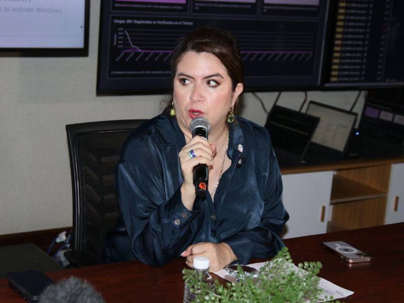 Cossette López, una de las consejeras del Consejo Nacional Electoral de Honduras.