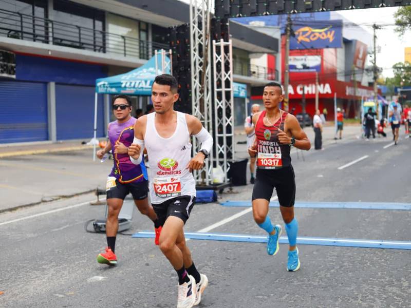 Ariel Josué Colindres durante su participación en la edición 50 de la Media Maratón La Prensa-Gatorade.