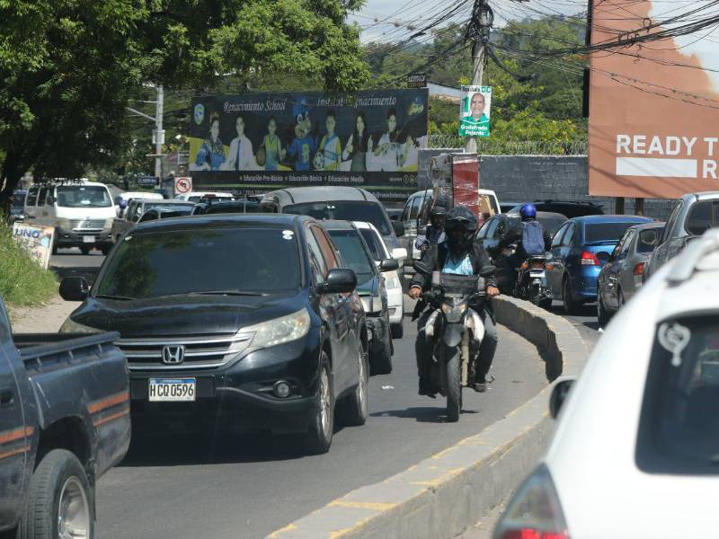Un día de tránsito lento en Tegucigalpa, capital de Honduras. Fotografía de archivo.