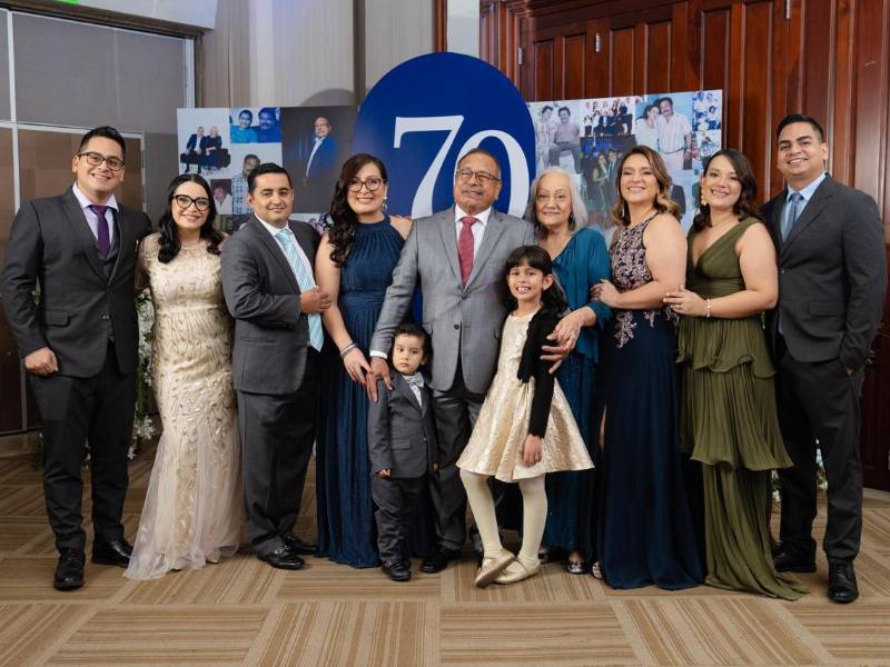 Sergio y Alejandra Chupina, Gustavo y Sonia Borjas, Óscar Armando y Dilcia María Borjas, Óscar Aguilar, Sonia Rivera, Judith Aguilar, Emy y Mauricio González.