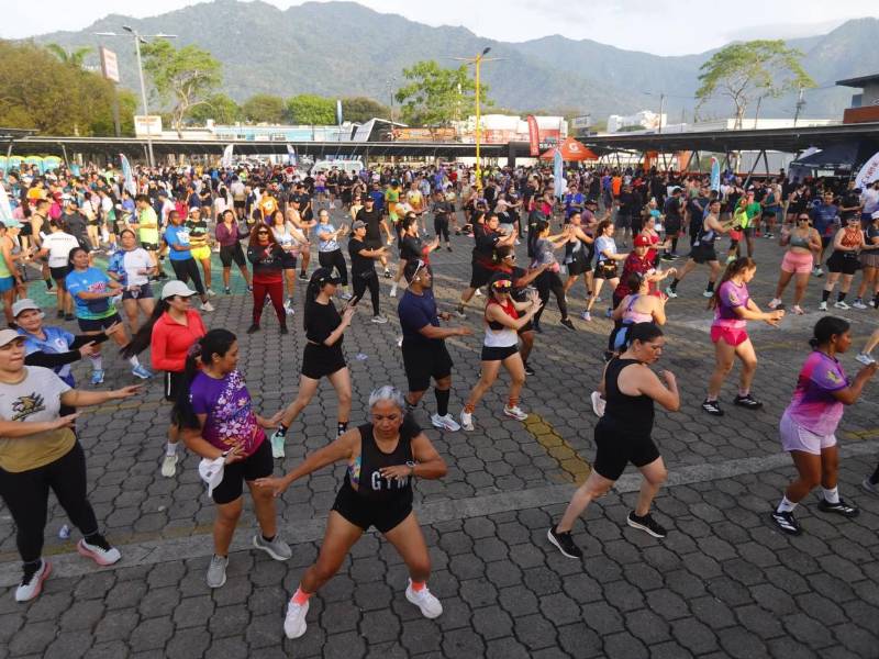 Miles de atletas ya se reportan listos para la carrera del domingo a las 5:00 am.