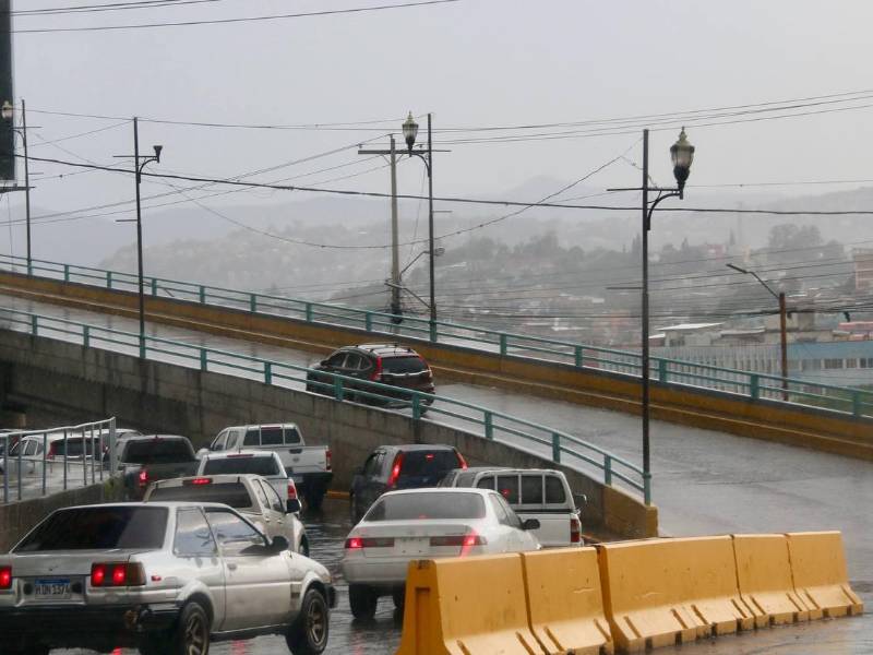 Un día lluvioso en Tegucigalpa, capital de Honduras. Fotografía de archivo.