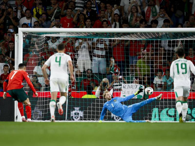 El lanzamiento de Cristiano Ronaldo atajado por Kelleher.