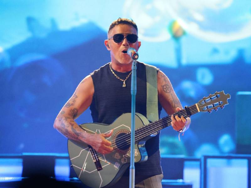 El cantante español Alejandro Sanz canta durante su gira “¿Y ahora qué?” en la EagleBank Arena en Washington (EE.UU.). Imagen de archivo. EFE/ Octavio Guzmán