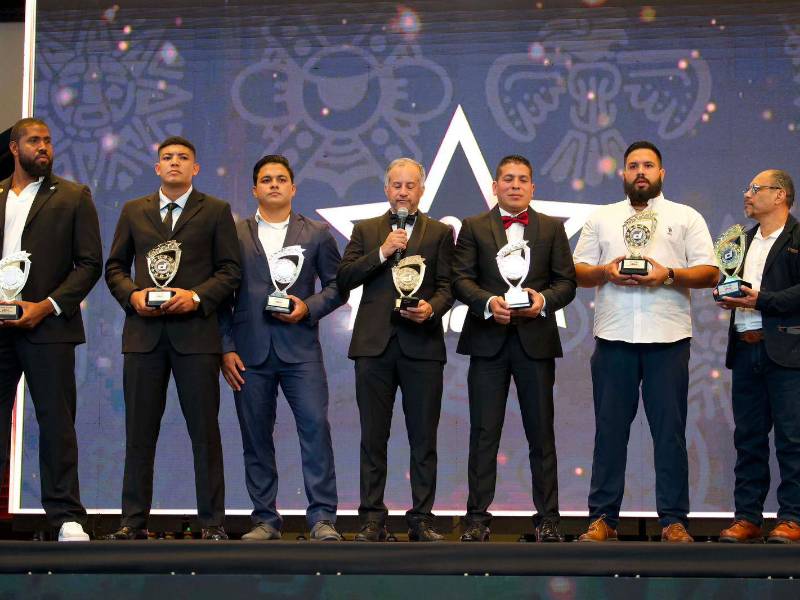 Elian Ávila fue uno de los ganadores en los Premios Diez.