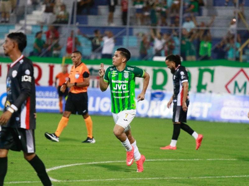 Isaac Castillo ingresó en el segundo tiempo y marcó dos goles.