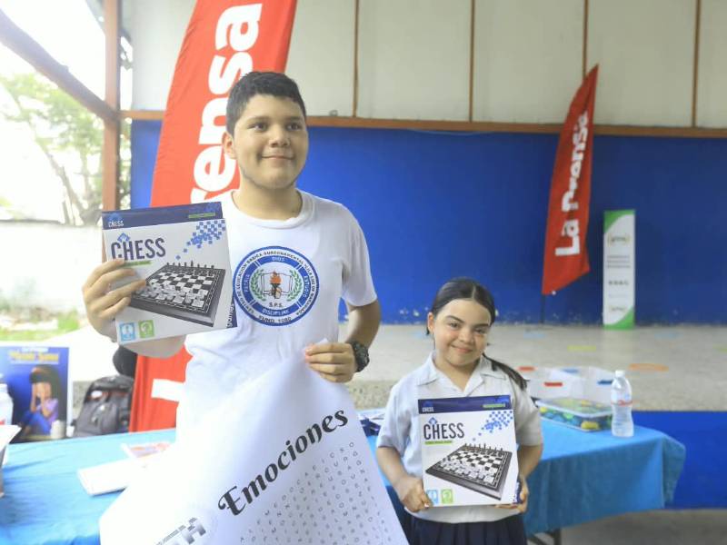 Estudiantes del CEB Lila Luz de Maradiaga ganan primer lugar en sopa de letras de las emociones.
