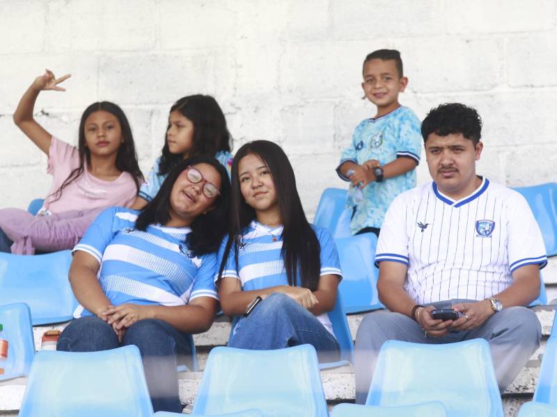 Los aficionados del Génesis ya empienza a llegar al Suazo Córdoba. FOTO Neptali Romero.
