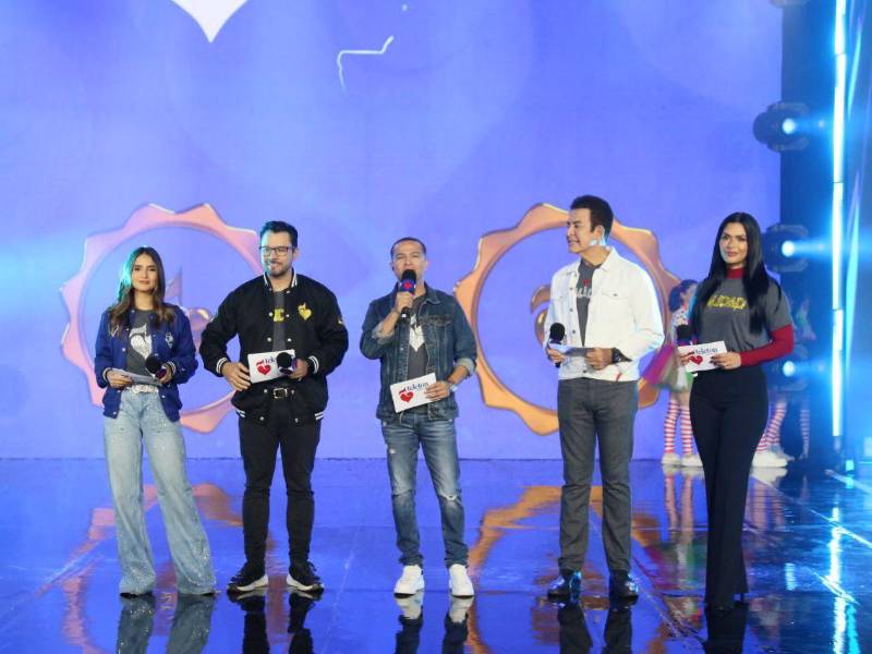 Gabriela Galeas, Salvador Nasralla, Loren Mercadal, Erik Chavarría y Jean Paul Irías fueron los presentadores que abrieron el evento..