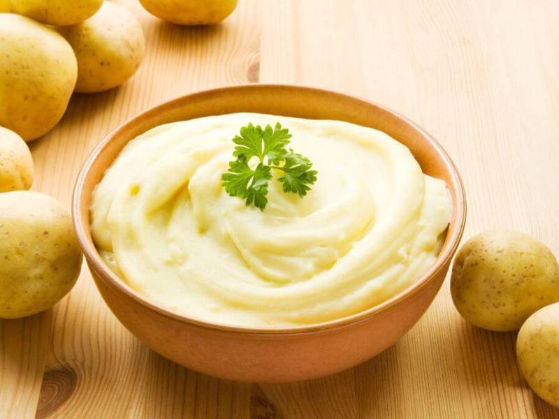 Puré de papas cremoso con mantequilla y ajo