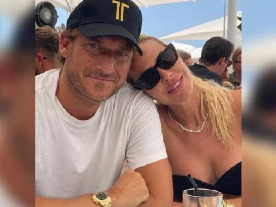 Le devolvió la sonrisa: Francesco Totti presenta a su nueva novia tras impactantes acusaciones sobre su exesposa