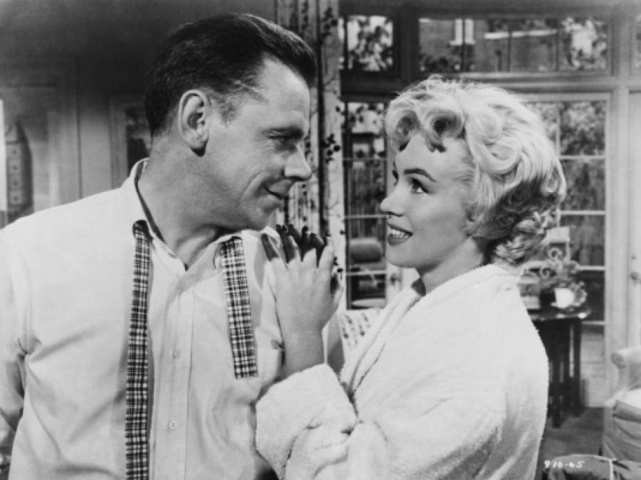 Marilyn Monroe y Tom Ewell en una escena de la película 'The Seven Year Itch' dirigida por Billy Wilder en 1955. Foto colección Getty Images/derechos LA PRENSA