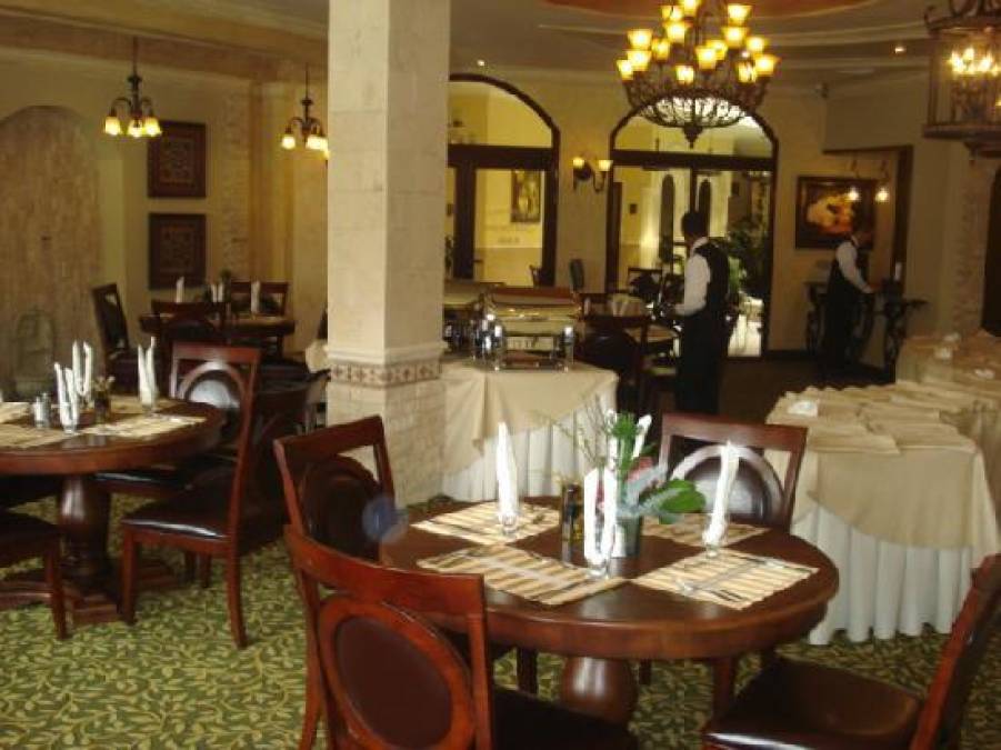 El propietario del Hotel Mediterráneo se vio en la necesidad de hablar con la gente de la Fenafuth ante las costosas exigencias de Jorge Luis Pinto: “Me dijeron que no me preocupara y que les mandara la factura”, indicó.