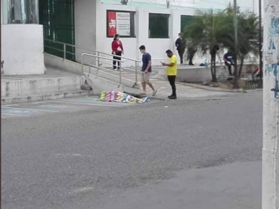 Imágenes difundidas en las redes sociales por periodistas y locales muestran el drama que están pasando en ese país. Todos los días aparecen cadáveres en las calles de todas las ciudades.