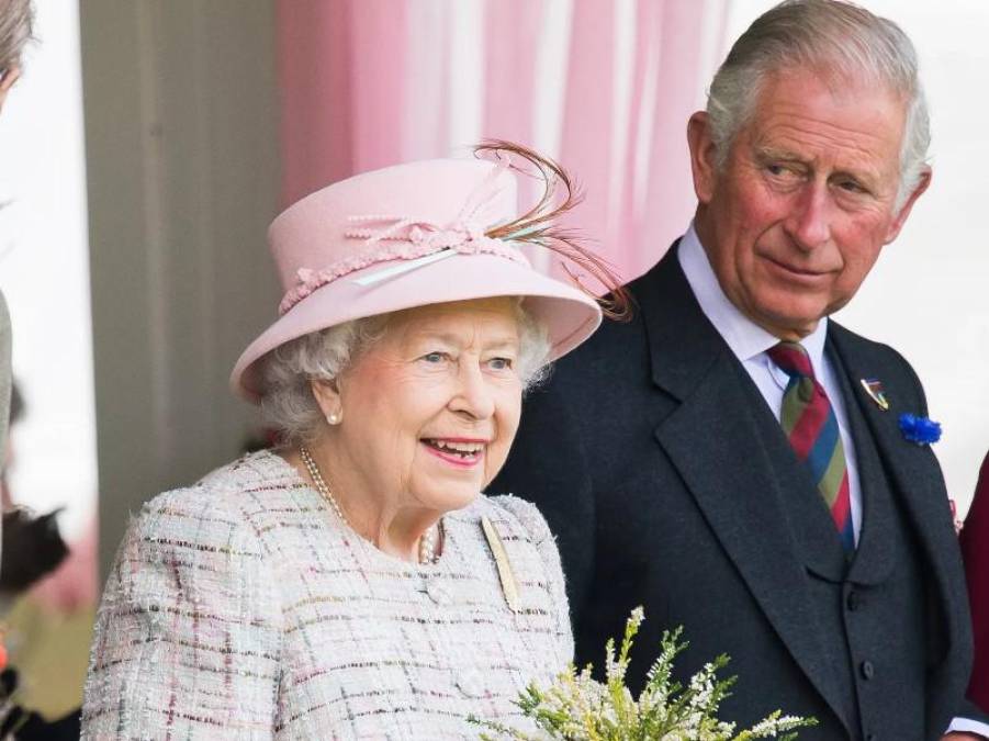 10 mayo 2022 - Cede el puesto por primera vez a su hijo Carlos en el llamado Discurso de la Reina en el Parlamento.