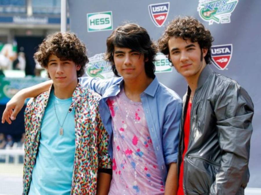 En el año 2006 se unió a sus hermanos para crear una nueva banda llamada Jonas Brothers con la cual sacaron su primer disco It's About Time. Pasado un año lanzaron su segundo álbum Jonas Brothers que fue puesto a la venta el 7 de agosto de 2007. Alcanzó el número 5 en el ranking Billboard 200 en su primera semana. <br/><br/>Y luego en 2009, confirmó que sacaría un albúm como solista junto a la banda The Administration con quienes realizó una corta gira en Estados Unidos.