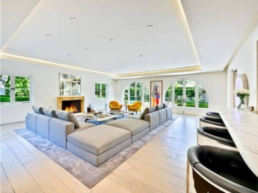 Valorada en unos $20 millones de dólares, la renta por noche va desde $ 15,950 dólares, según indica el sitio web Luxury Home Rentals.