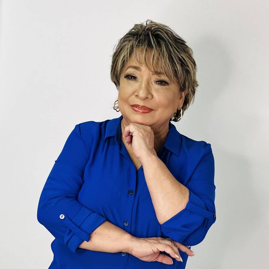 Mayra Navarro, la periodista y escritora que encarna el arte de comunicar