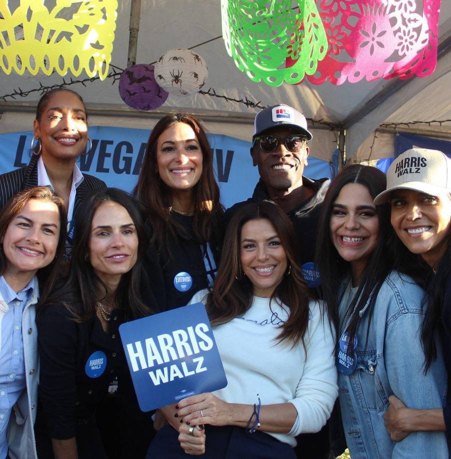 Longoria expresó que ha percibido a Estados Unidos como “un lugar cada vez más aterrador” y “distópico” y teme que esta situación persista tras los resultados de las elecciones presidenciales. Admitió sentirse “privilegiada” por poder brindar a su familia una oportunidad de refugio en el extranjero. 