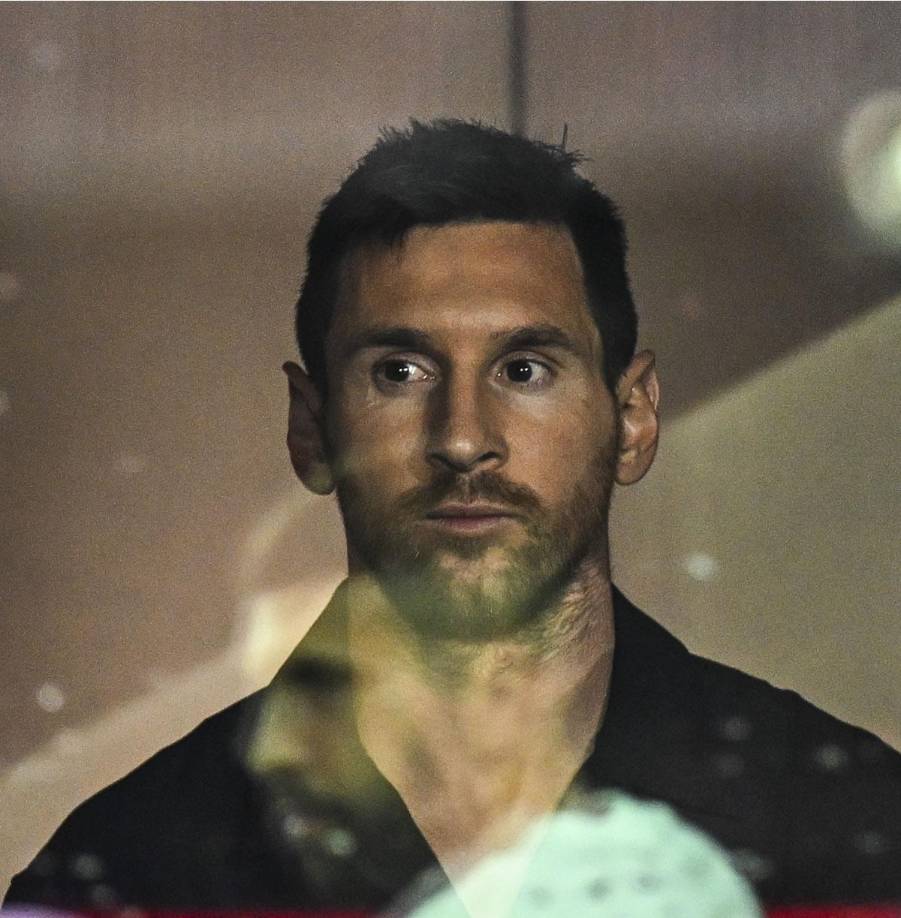 Leo Messi son semblante serio en la final de la US Open Cup.