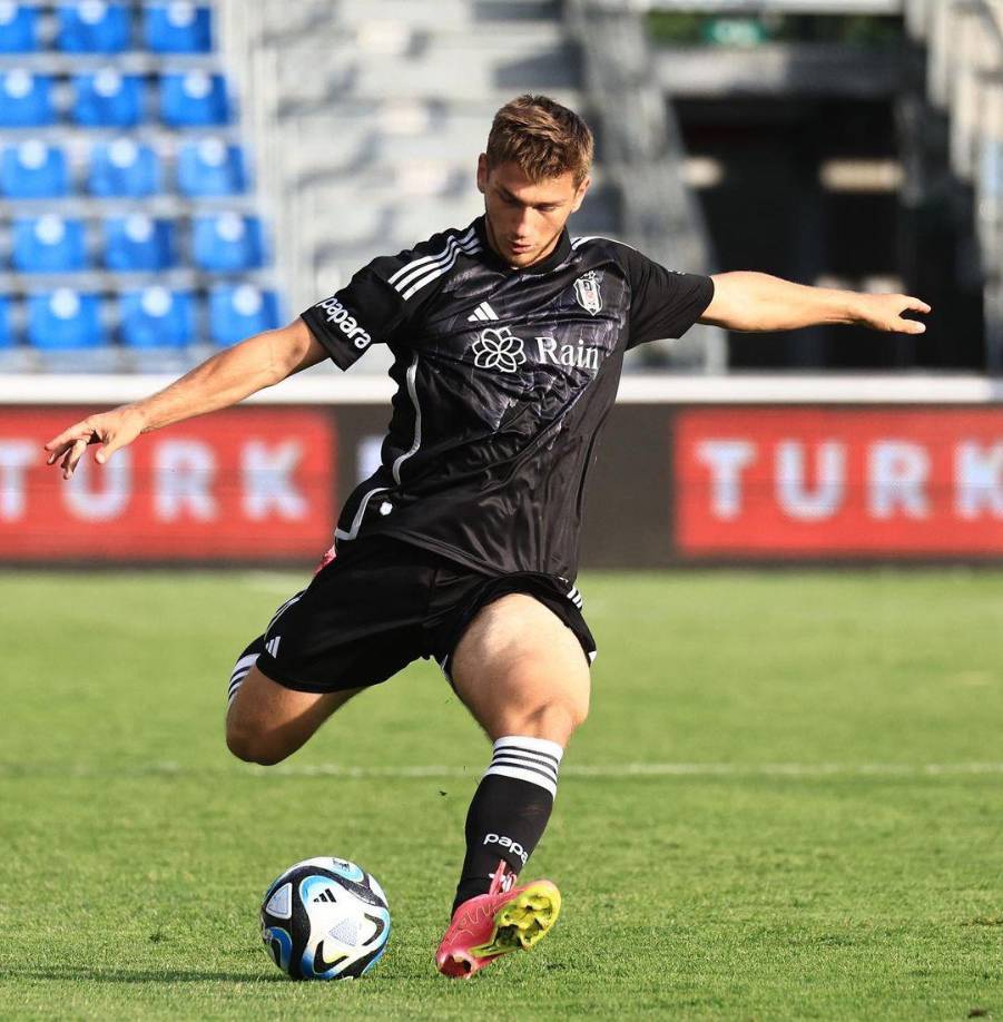 Informa Sport, que el Real Madrid tendría como apuesta para el futuro, a la joyita del Besiktas Semih Kilicsoy. Medios turcos afirman que el Sevilla también lo tiene en la órbita.