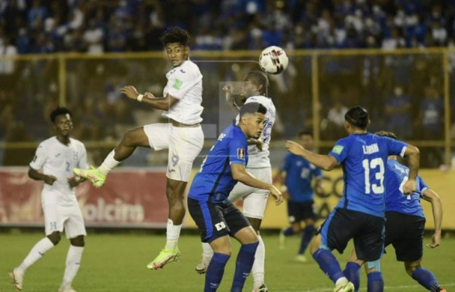 El Salvador y Honduras suman dos puntos producto de sus dos empates, y a la espera el miércoles de la tercera jornada de la eliminatoria, que concede tres boletos directos al Mundial y al cuarto la posibilidad de una repesca contra una selección de otro continente.<br/><br/>