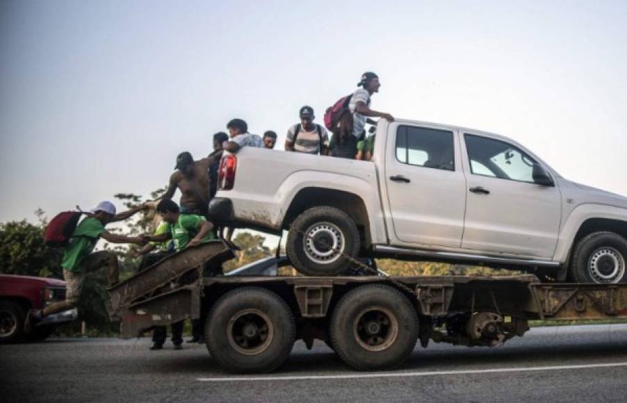 Los migrantes buscan llegar a Mapastepec, una ciudad ubicada a 66 kilómetros de Huixtla.