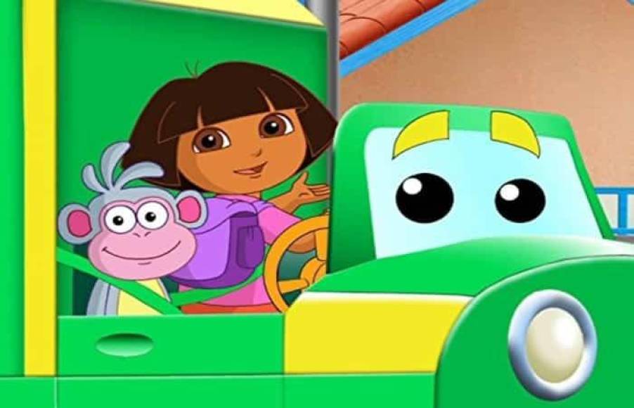Dora es una niña de 7 años que, junto con su amigo Botas, un monito muy inteligente, su mochila y su mapa, emprende en cada episodio un viaje. En estos viajes pretende encontrar algo que perdió o ayudar a Botas a completar alguna misión.