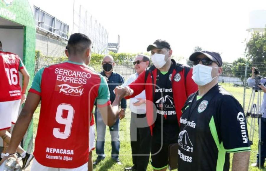 El técnico sudamericano no perdió el tiempo y rápido se puso a trabajar en el Marathón.