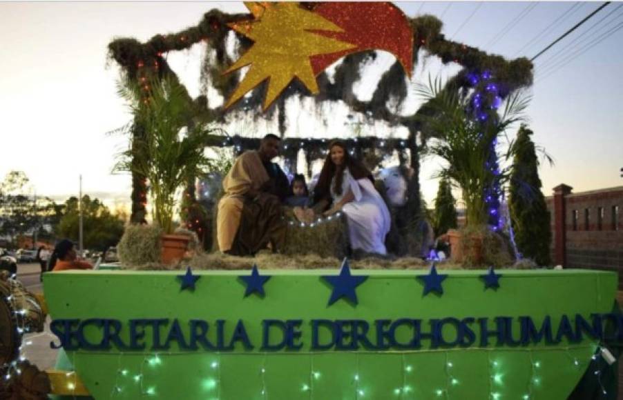 Un tramo del bulevar Suyapa de la capital fue cerrado para que los hondureños asistieran a presenciar la actividad conmemorativa de la época navideña.