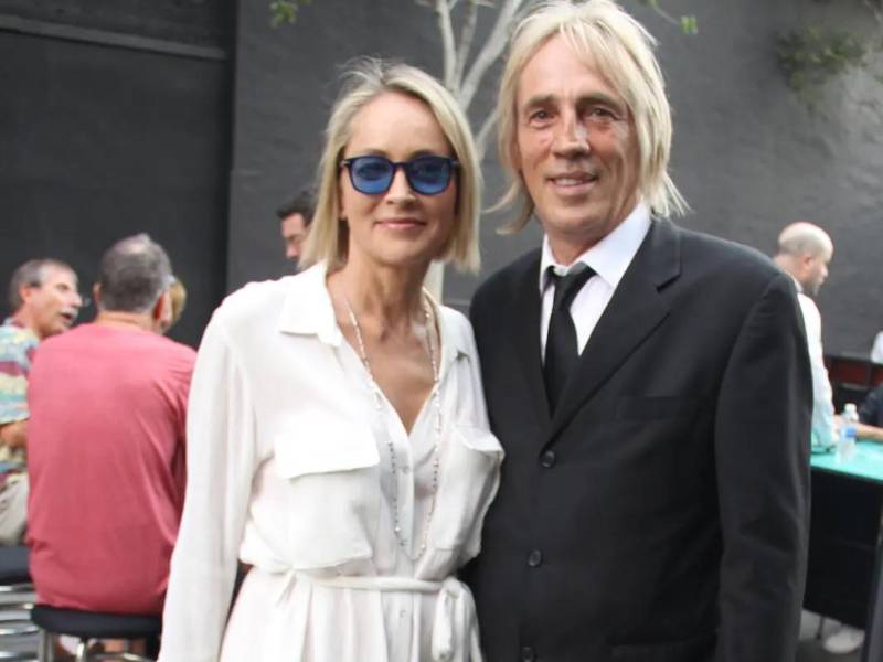 La actriz Sharon Stone en una foto de archivo junto a su hermano, Mike Stone.