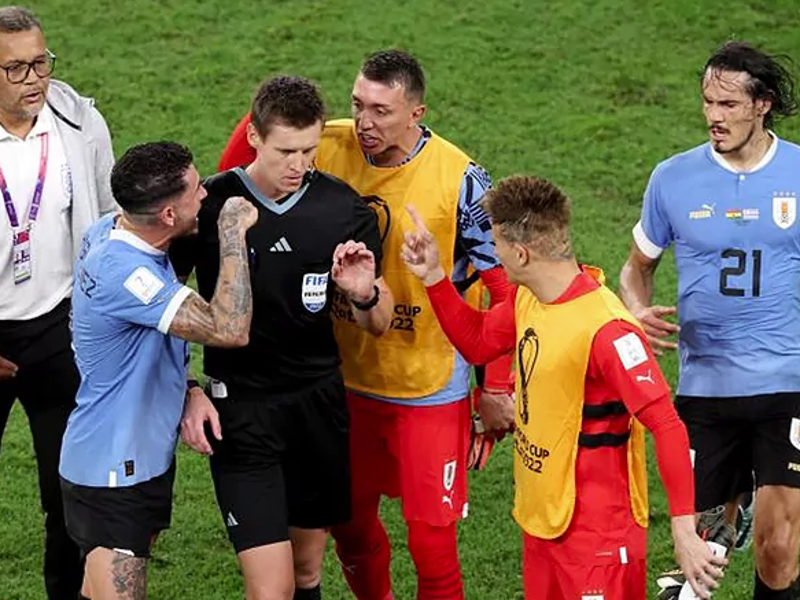 José Giménez, Edinson Cavani, Fernando Muslera al finalizar el cuentro ante Ghana.