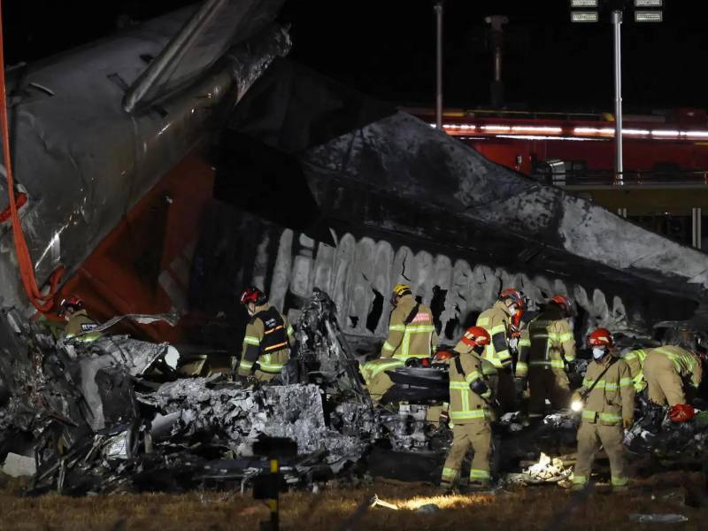 Autoridades surcoreanas confirmaron la muerte de 179 personas en el peor accidente aéreo registrado en ese país.