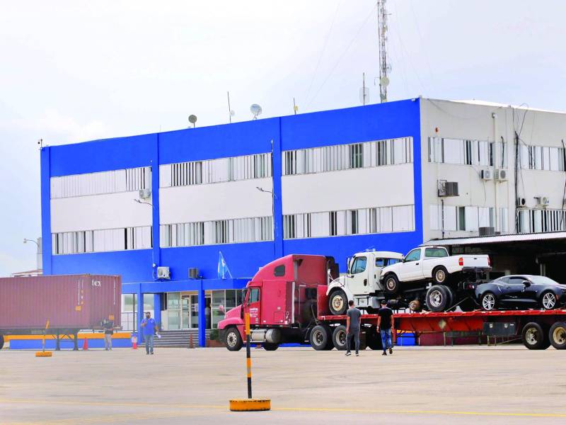 La aduana La Mesa es una de las más activas del país después de la de Puerto Cortés. Foto: Melvin Cubas.