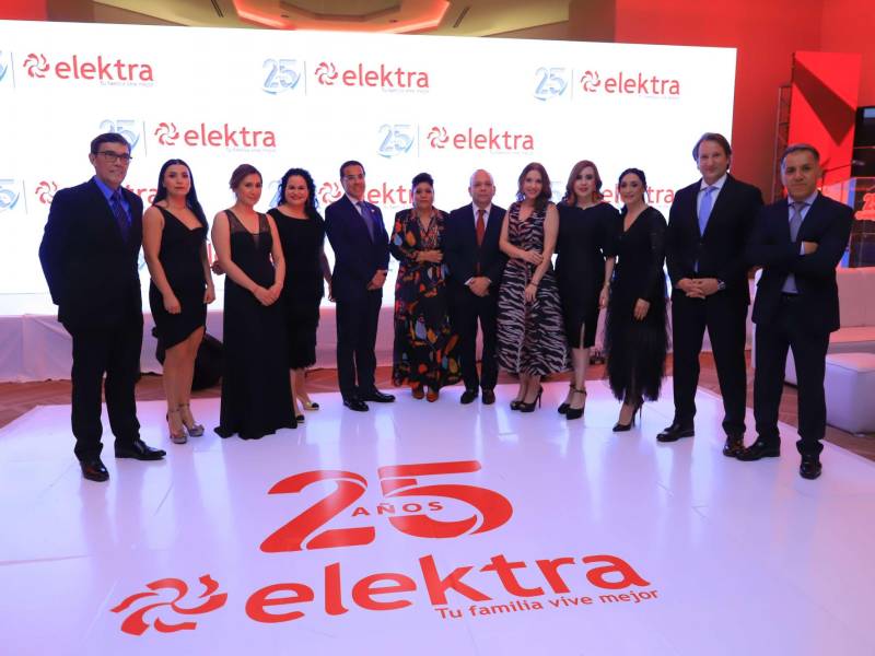 Ejecutivos de Tiendas Elektra también se hicieron presentes en la importante celebración
