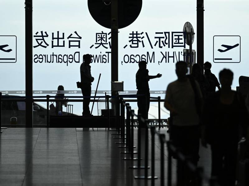 Las autoridades chinas refuerzan el control sobre los viajes de empleados estatales al extranjero.