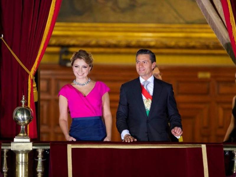 La primera dama de México, Angélica Rivera, en compañía de su esposo, el presidente Enrique Peña Nieto.