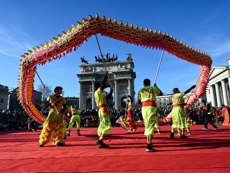 Las comunidades asiáticas en las principales ciudades del mundo realizaron una serie de eventos durante el fin de semana para celebrar la llegada del Año del Conejo, en los que hubo fuegos artificiales, el dragón danzante y otros tradicionales elementos con la que suelen festejar el Año Nuevo Lunar.
