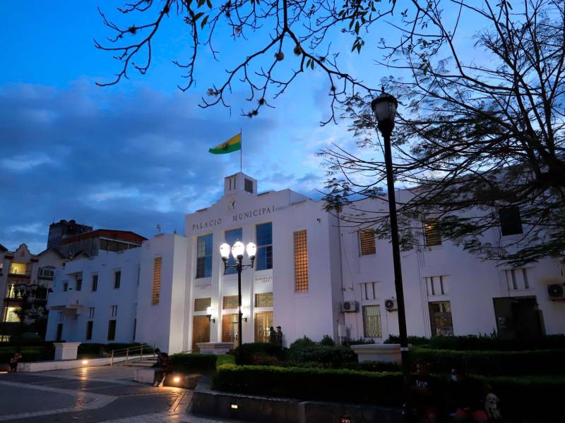 <b><span class=mln_uppercase_mln>crisis.</span></b> La sesión de ayer fue convocada presencial, pero no llegaron los regidores.