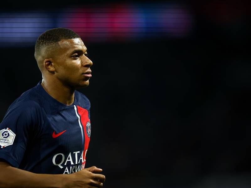 Mbappé anotó un doblete ante Lens y consiguió su primer triunfo con el PSG en la fecha 3 de la Ligue 1.