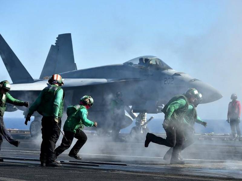 Zelenski pidió a la OTAN enviar aviones de guerra a Ucrania tras el anuncio de la entrega de los poderosos tanques de guerra alemanes a Kiev.