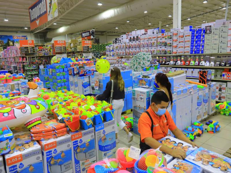 No solo los artículos de temporada cuentan con descuentos, también encontrará rebajas especiales en el resto de los departamentos de La Mundial.