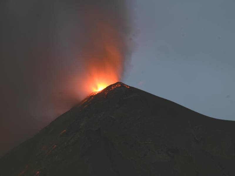 El volcán de Fuego de Guatemala es uno de los más activos de Centroamérica.